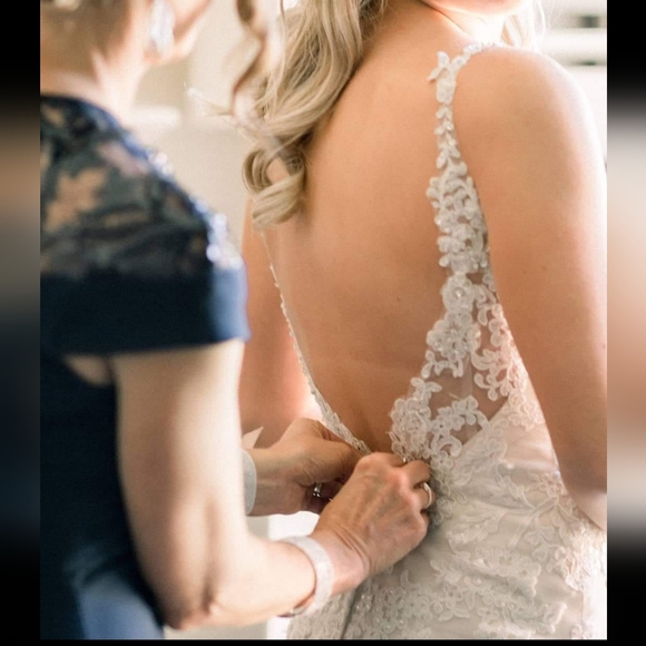 Stella York wedding dress - Picture 2 of 9